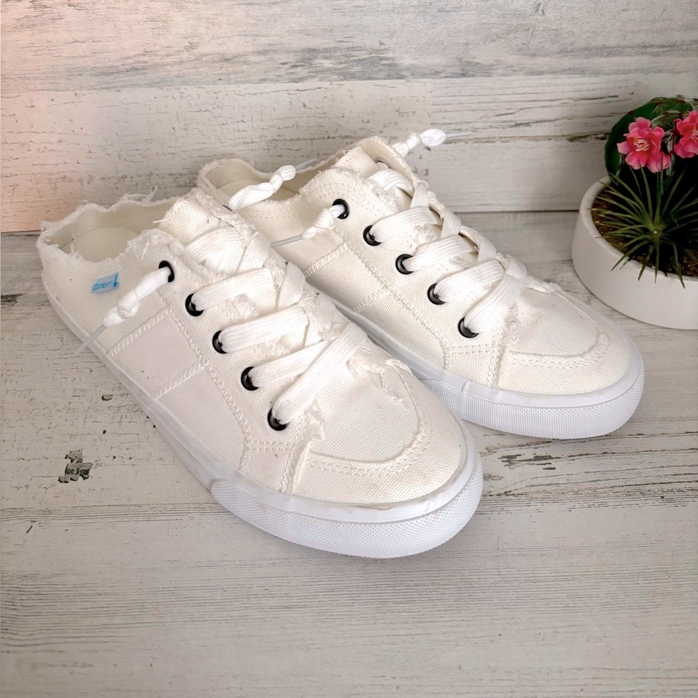 Obtaom White Canvas Sneakers
